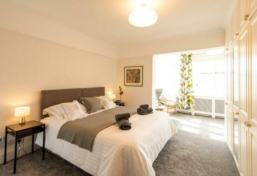 Large Family Home, Great Facilities, Near Frinton Beach