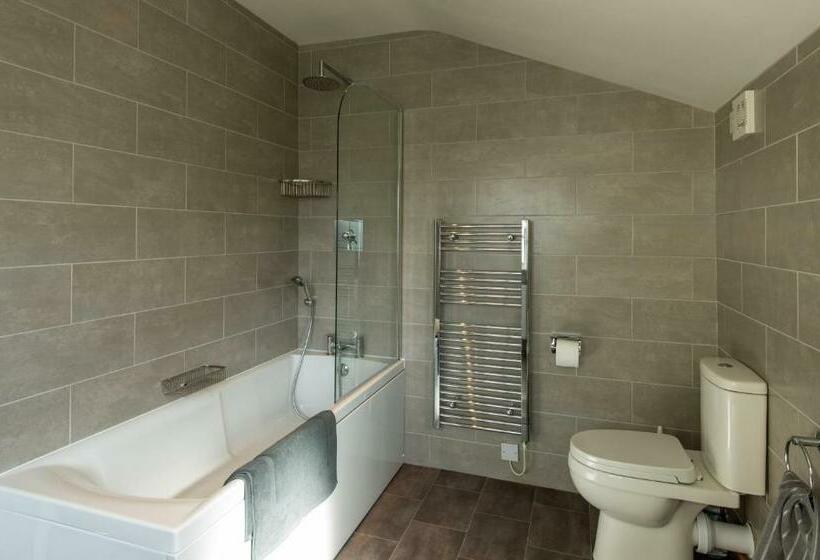 Large Family Home, Great Facilities, Near Frinton Beach