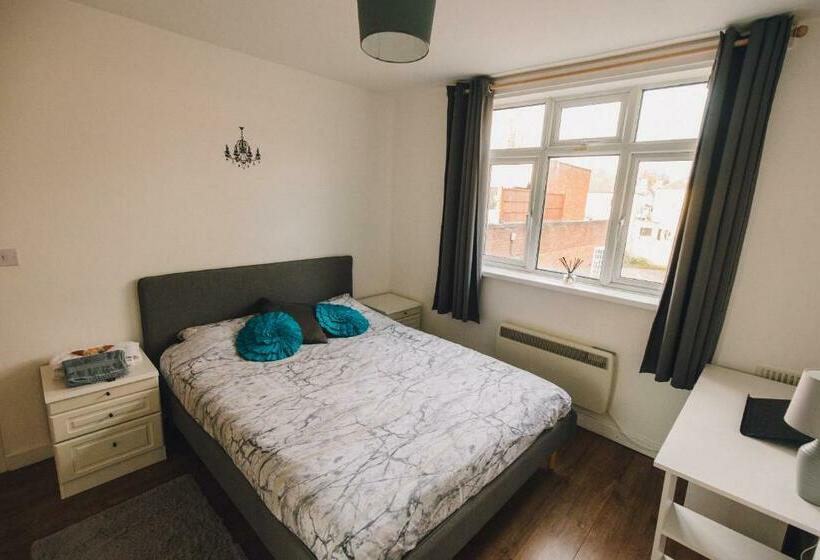 Luxury Central Luton King Size Apartment Free Parking Free Wi Fi Near Shops & Ltn Airport