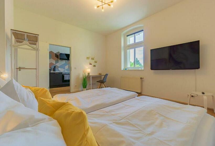 Modernes Apartment   Zentral, Ruhig, Wlan, Netflix, Küche, Schreibtisch, Parkplatz, Waschtrockner