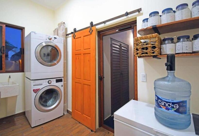 Oceanview Rooftop Private Pool Game Room & Bar