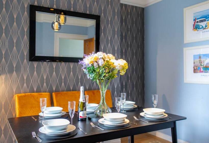 Remarkable Luxurious Home At The Edge Of City