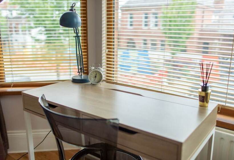 Remarkable Luxurious Home At The Edge Of City