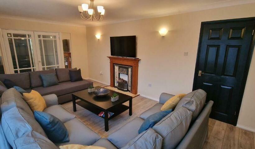 Shirley L, Milton, Cambridge, 4 Br House, Newly Refurbished