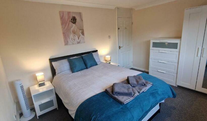 Shirley L, Milton, Cambridge, 4 Br House, Newly Refurbished