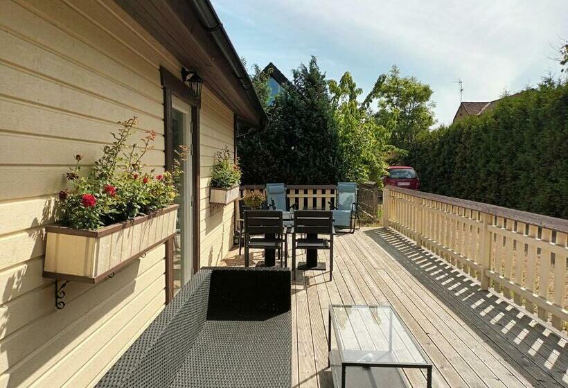 Small Cottage In The Heart Of Hollviken