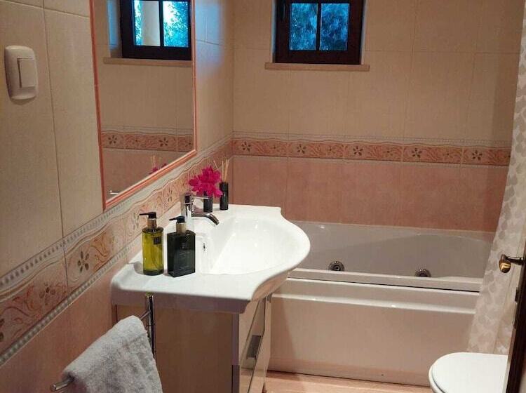 Stunning 8 Bed Villa In Estoi