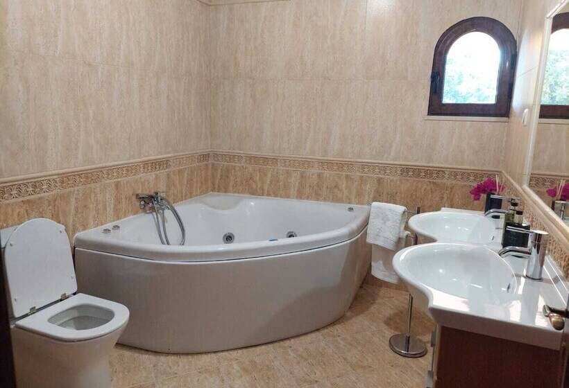 Stunning 8 Bed Villa In Estoi