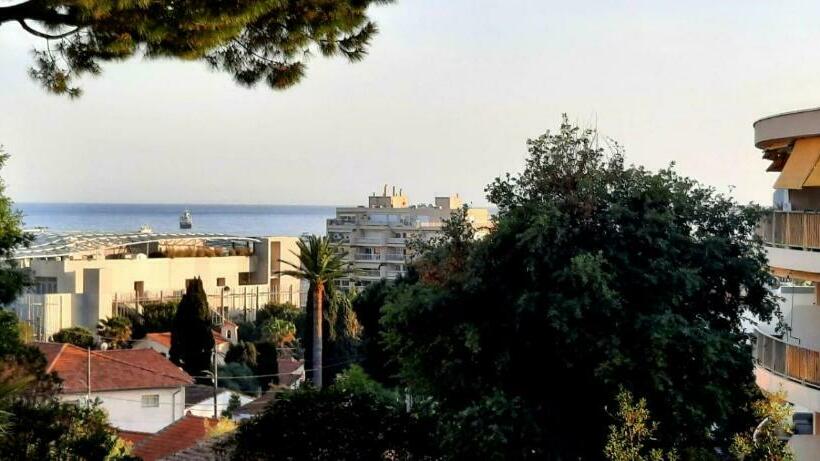 Superbe Appartement Climatisé Proche Plages, Grande Terrasse Et Parking Privé