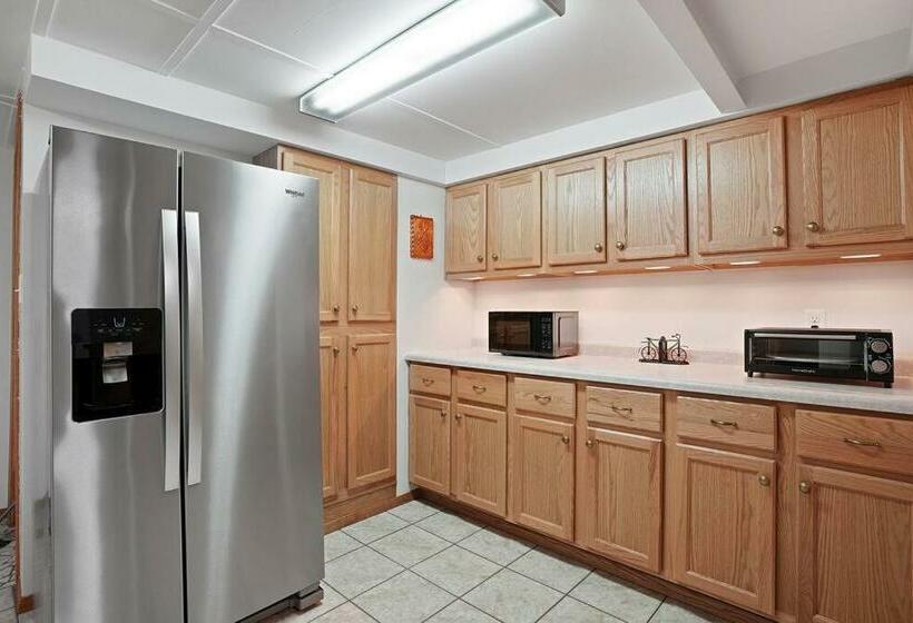 The Beverly On Buena Lake