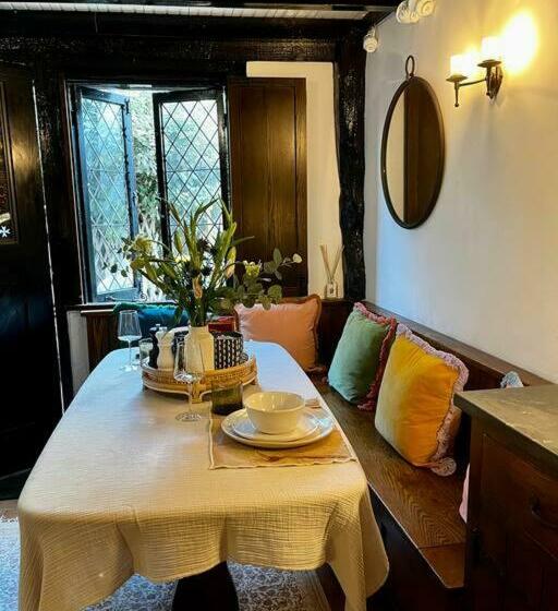 15th Century Tiny Character Cottage Henley Centre