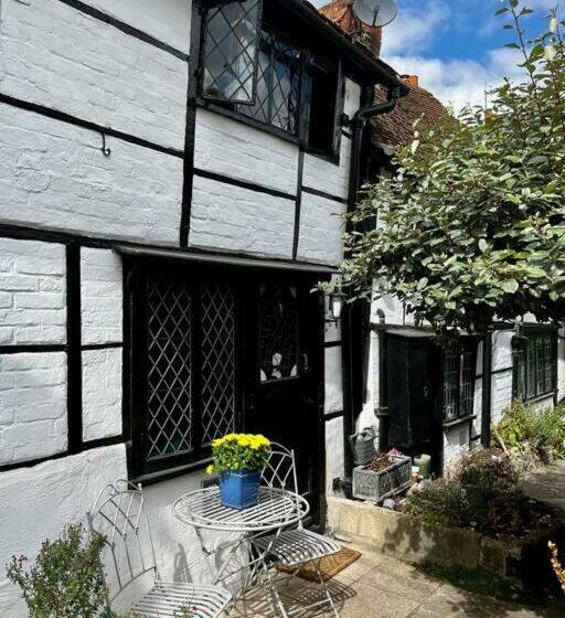 15th Century Tiny Character Cottage Henley Centre