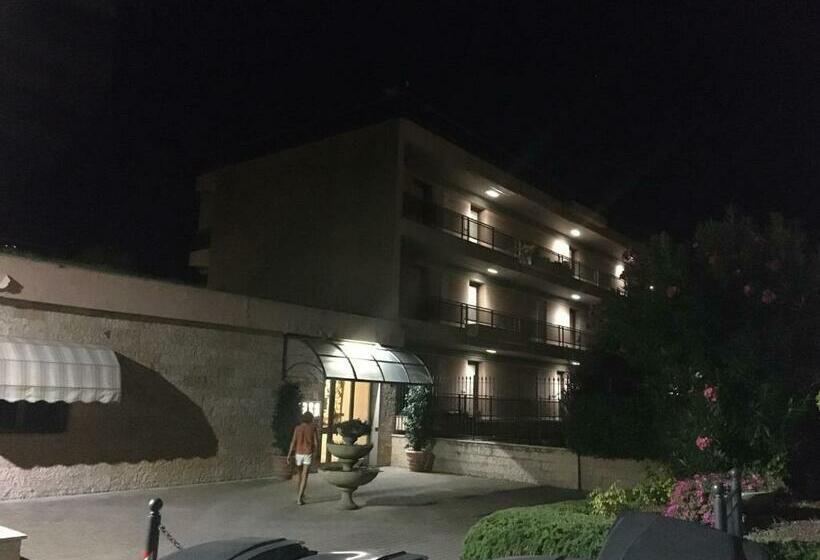 Apartment In Residence Baiasole