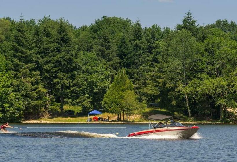 Appartement Indépendant, Terrasse Couverte, Rouge