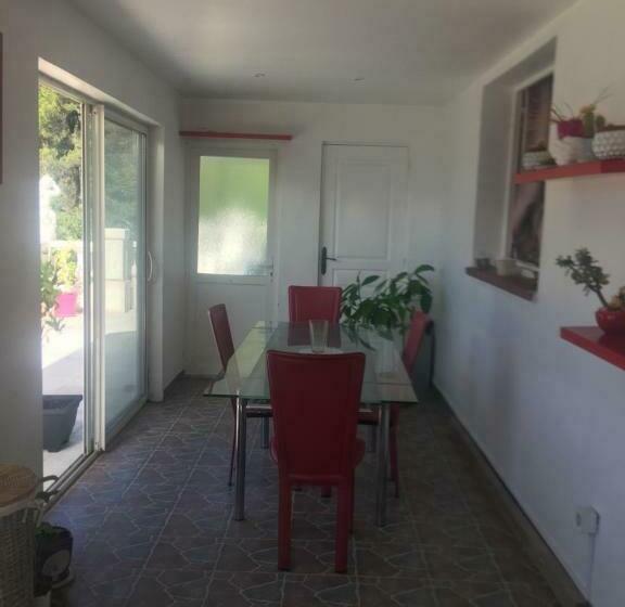 Bas De Villa Piscine Jacuzzi / Soleil Et Etoiles