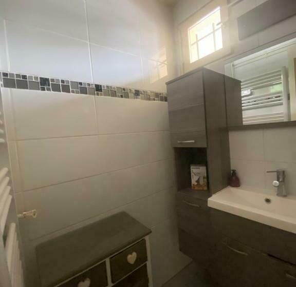 Bas De Villa Piscine Jacuzzi / Soleil Et Etoiles