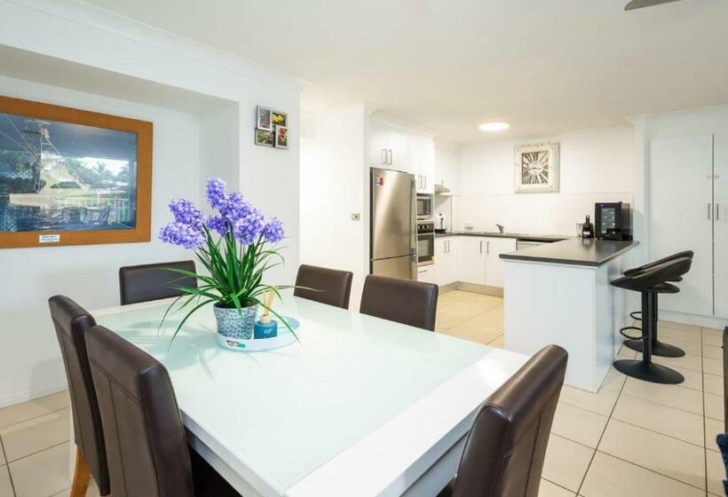 Bayview Bay Apartments And Marina