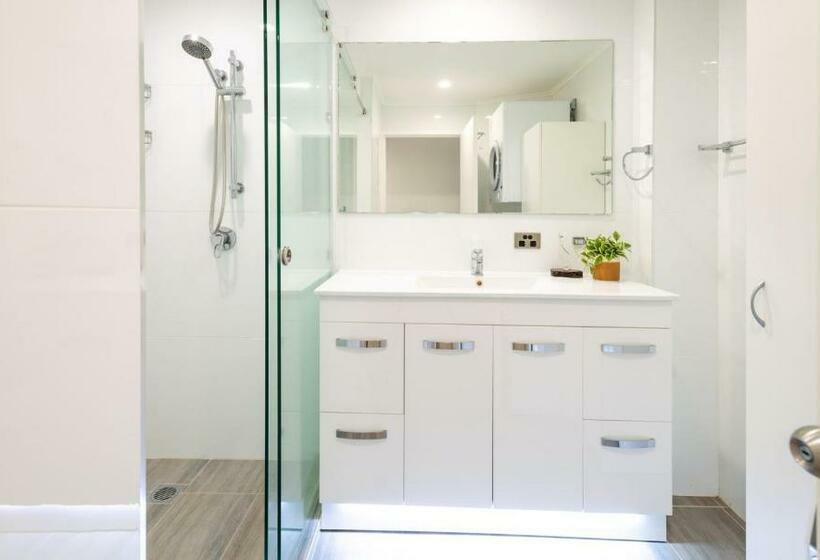 Bayview Bay Apartments And Marina