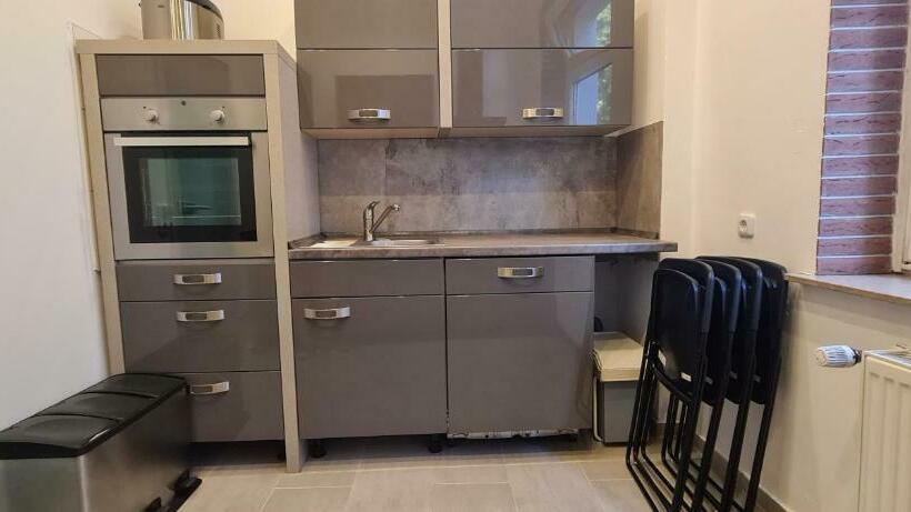 Geli Homes L1   2x Zimmer, 2x Kingsize Bett, 1 Bis 4 Personen, Parkplatz, Tv, Wifi, Top Küche, Kaffe