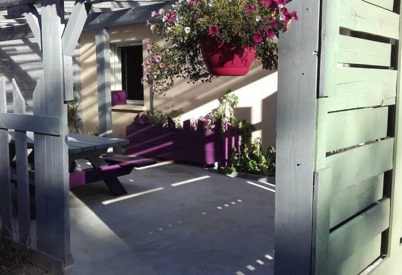 Compreignac F2 Gris/mauve Entier,vue Forêt