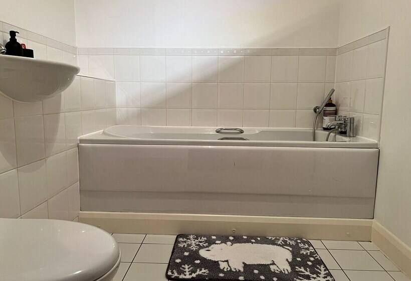 Cosy Flat 2mins Walk From Maidstone Station