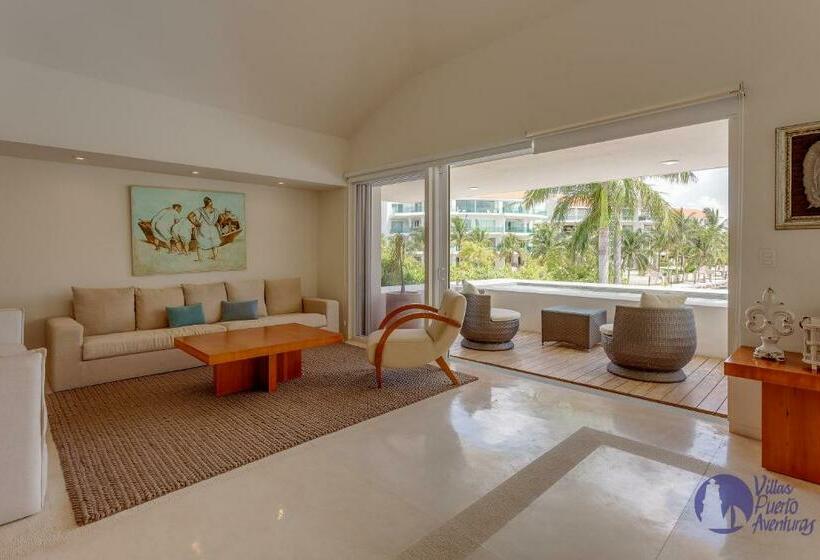 House With Private Pool, Jacuzzi And Pier