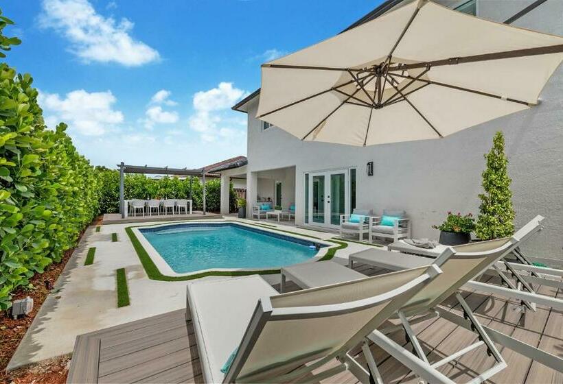 Glamour Villa   5br, Heated Pool, Game Haven L23