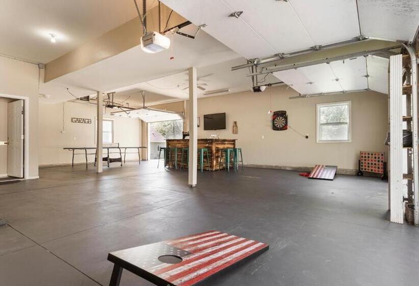 Large 5 Bed Lake Geneva Home 4 Blocks From Lake!