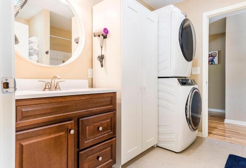 Large 5 Bed Lake Geneva Home 4 Blocks From Lake!