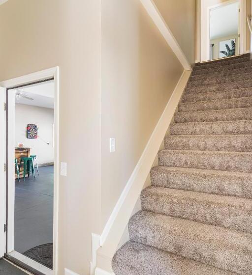 Large 5 Bed Lake Geneva Home 4 Blocks From Lake!