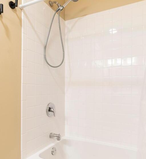 Large 5 Bed Lake Geneva Home 4 Blocks From Lake!