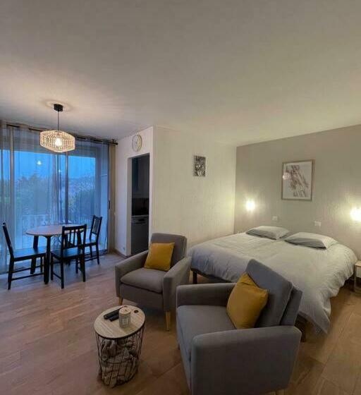 Le Belleviste   Studio Tout équipé, Wifi, Parking