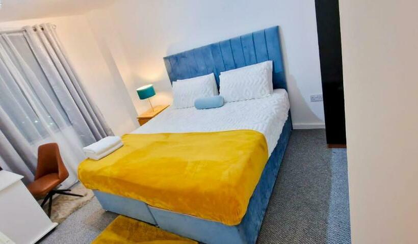 Lovely 2 Bedroom Apartment, Free Parking