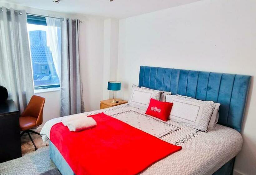 Lovely 2 Bedroom Apartment, Free Parking