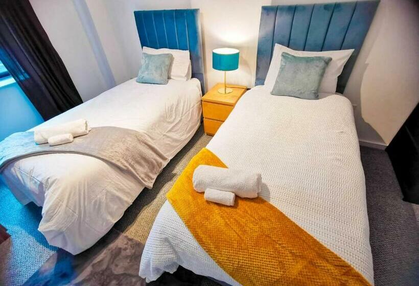 Lovely 2 Bedroom Apartment, Free Parking