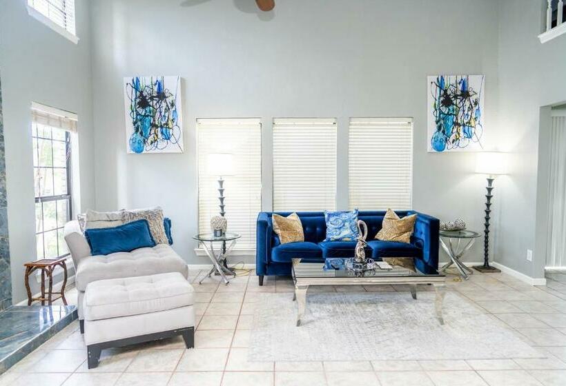 Modern 3 Bedroom Home With Indoor Fireplace!