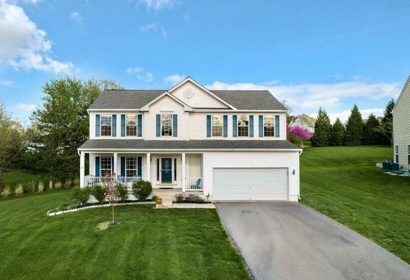 Peaceful House W/ Fireplace Close To Everything!