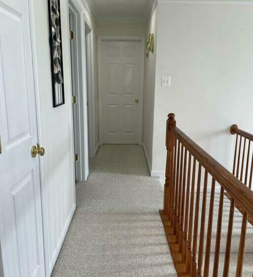 Peaceful House W/ Fireplace Close To Everything!