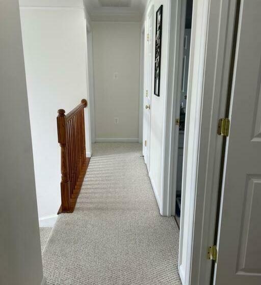 Peaceful House W/ Fireplace Close To Everything!