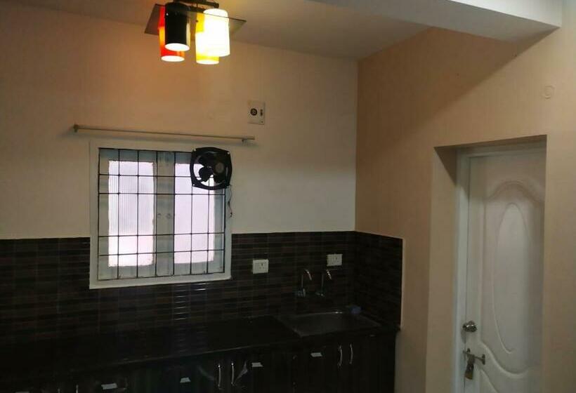 Pearl Service Apartment