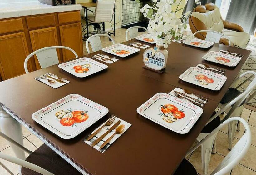 Grand Home, Large Kitchen Sleeps 16 Guests