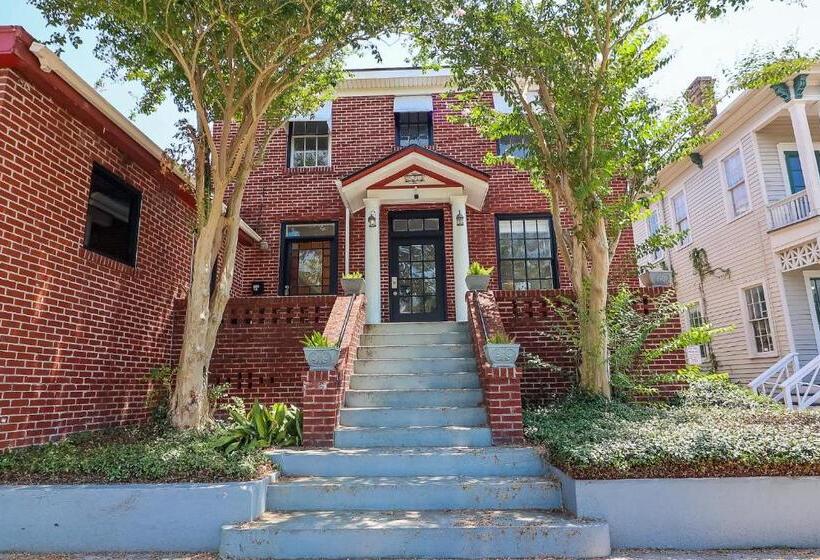 Stunning Historic Home 3 Mins To Beach 5 Mins To Strand