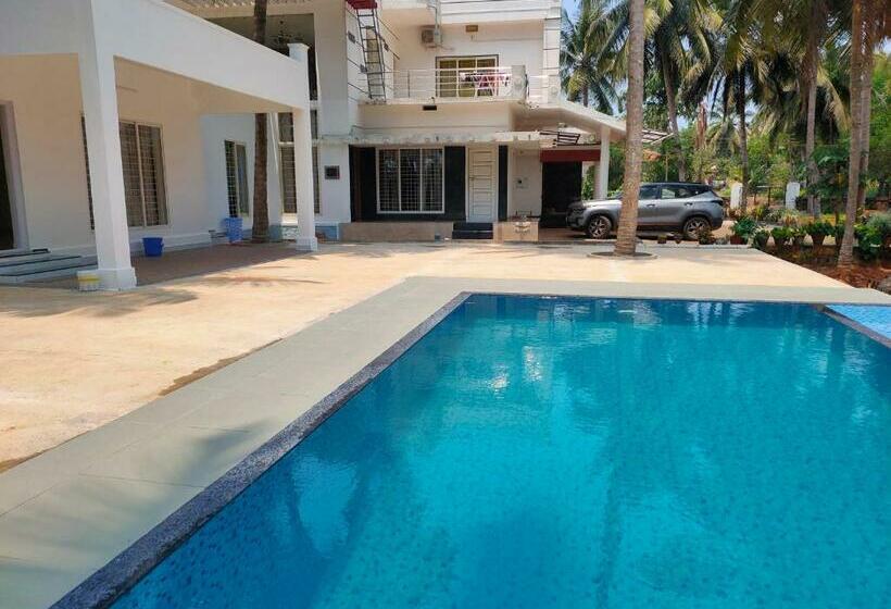 The Big Pineapple éstate   Suites