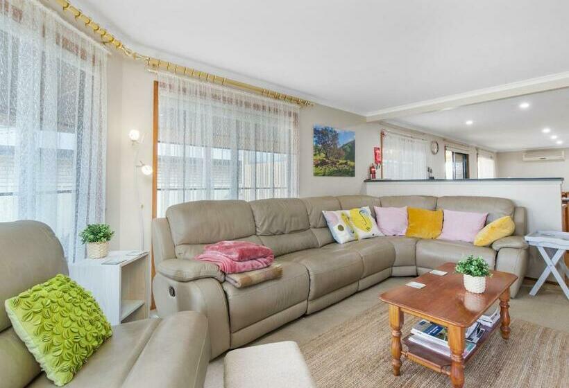 Ti Na Mara 20 Resolute Avenue Normanville