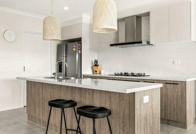 Elsa Remo   Stylish Ultra Modern