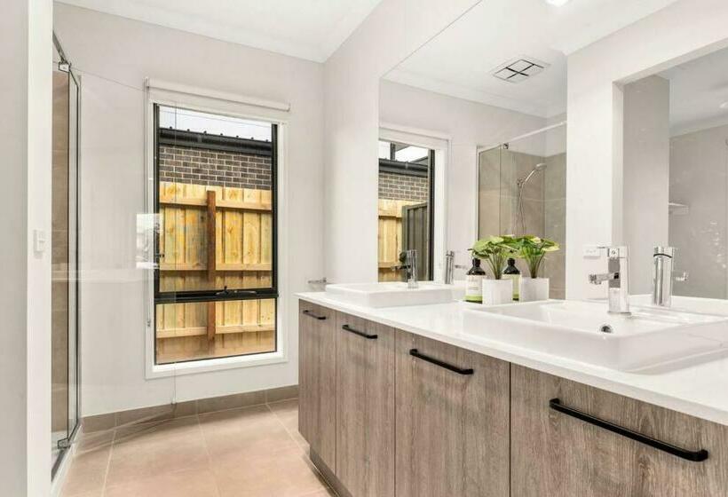 Elsa Remo   Stylish Ultra Modern