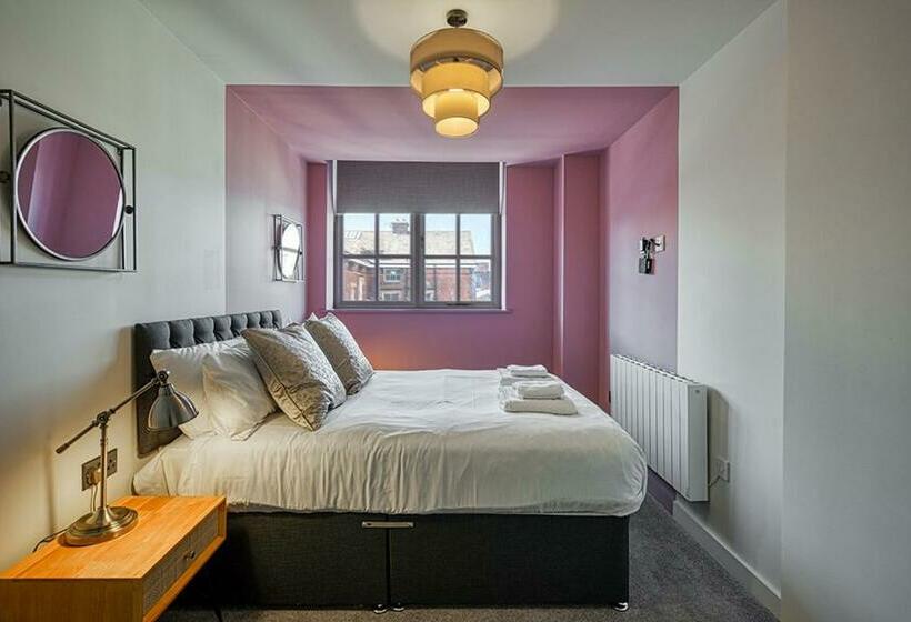 Voguish 2 Bedroom Apartment In Southport