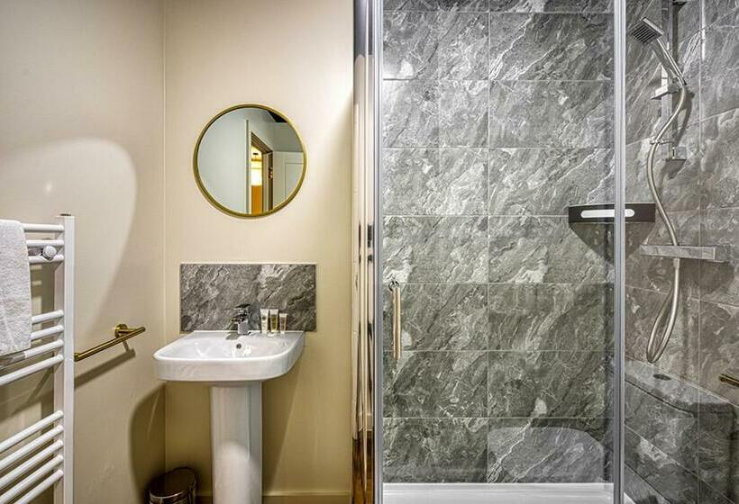 Voguish 2 Bedroom Apartment In Southport