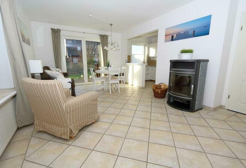 Watthaus 6 Geschmackvolle Erdgeschosswohnung Mit Terrasse Und Strandkorb