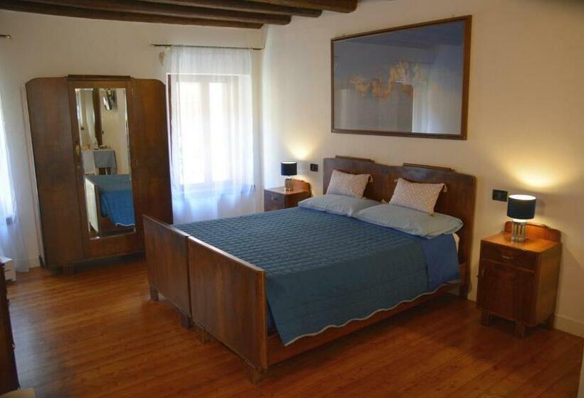 Accogliente Locale Con Terrazzo In Centro Storico